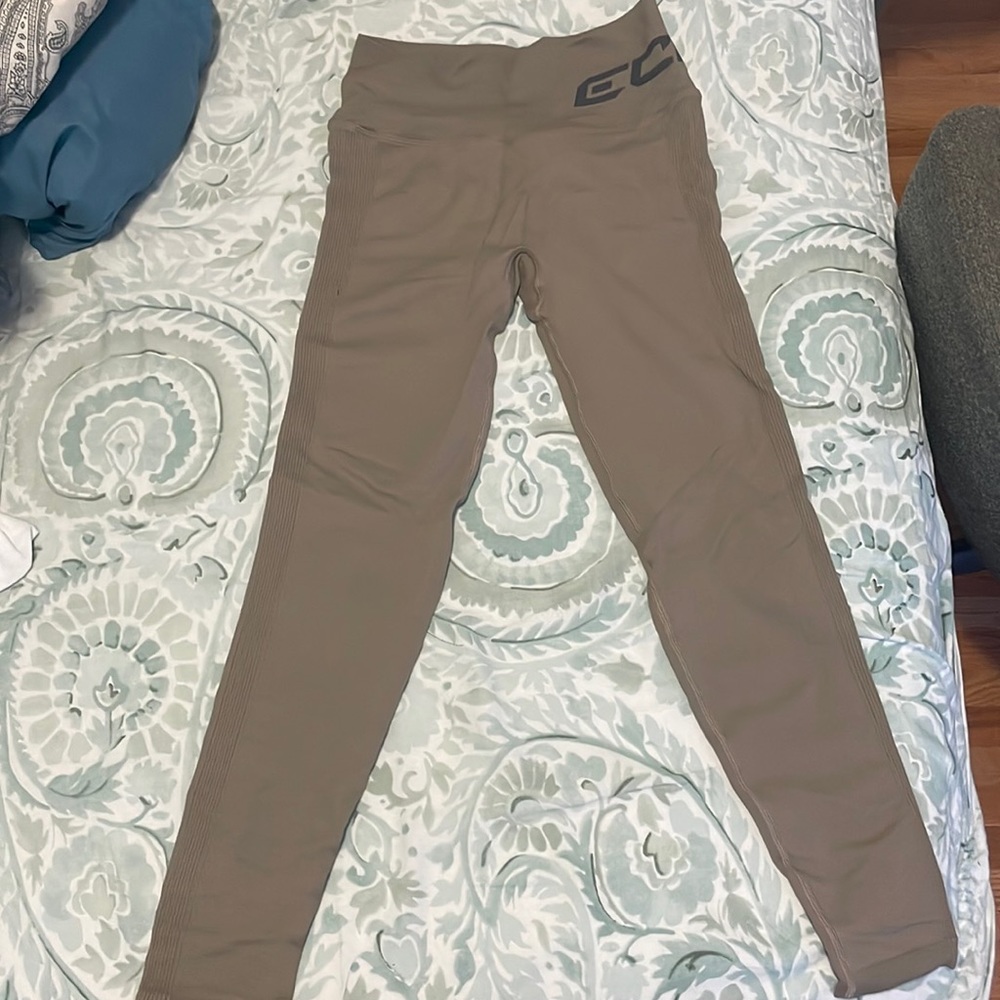 Echt apparel beige leggings size M never worn